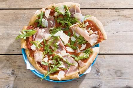 Pizza rauwe ham en rucola