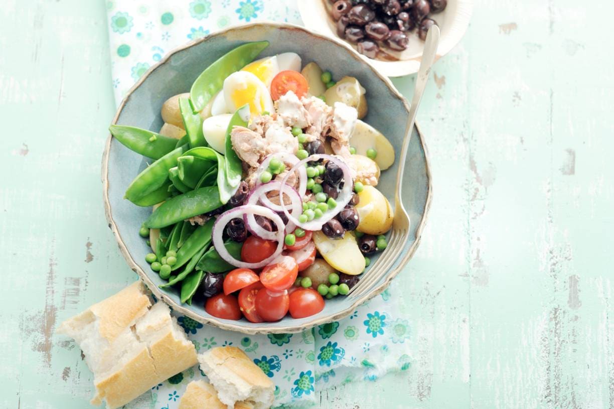 Niçoise met peultjes en tuinerwten