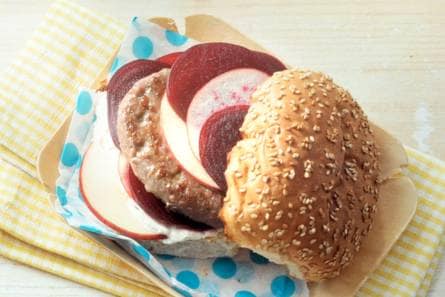 Beefburger met biet en appel