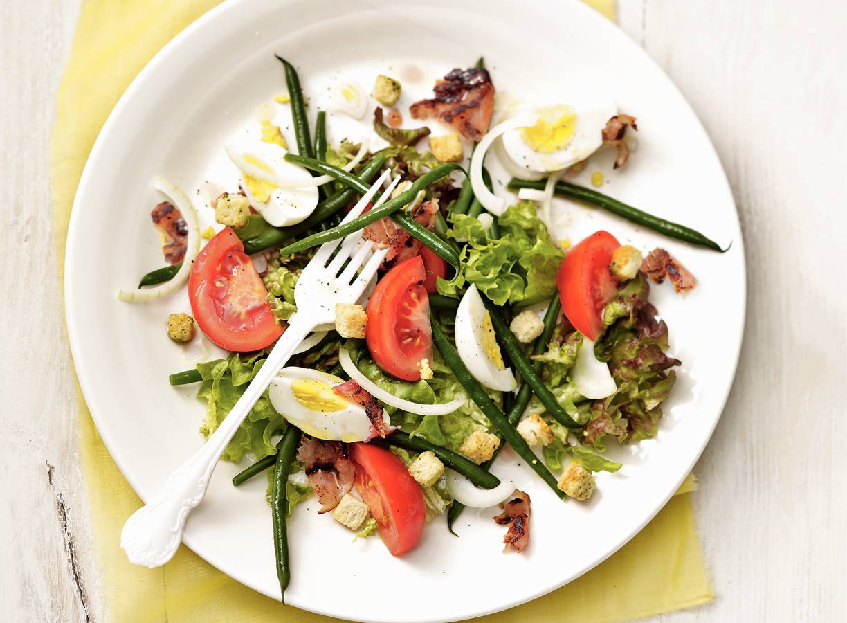 Franse salade met bacon en ei
