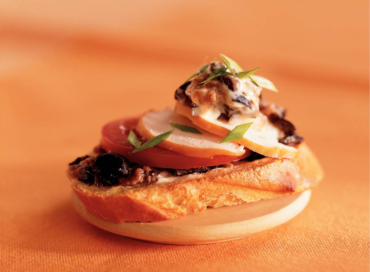 Canapés met gerookte kip