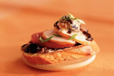 Canapés met gerookte kip