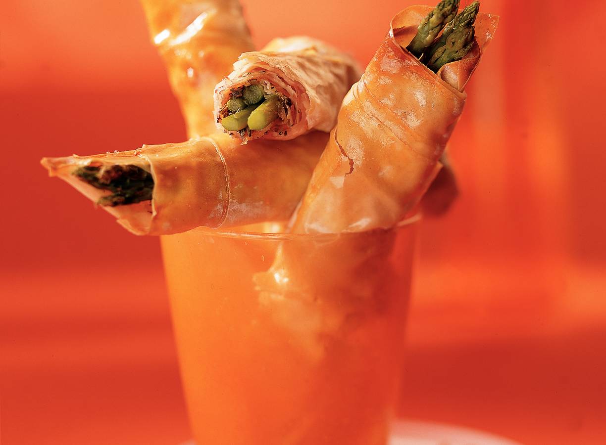 Asperge-hamrolletjes in filodeeg
