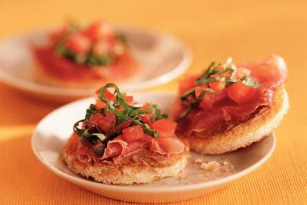 Canapés met Parmaham