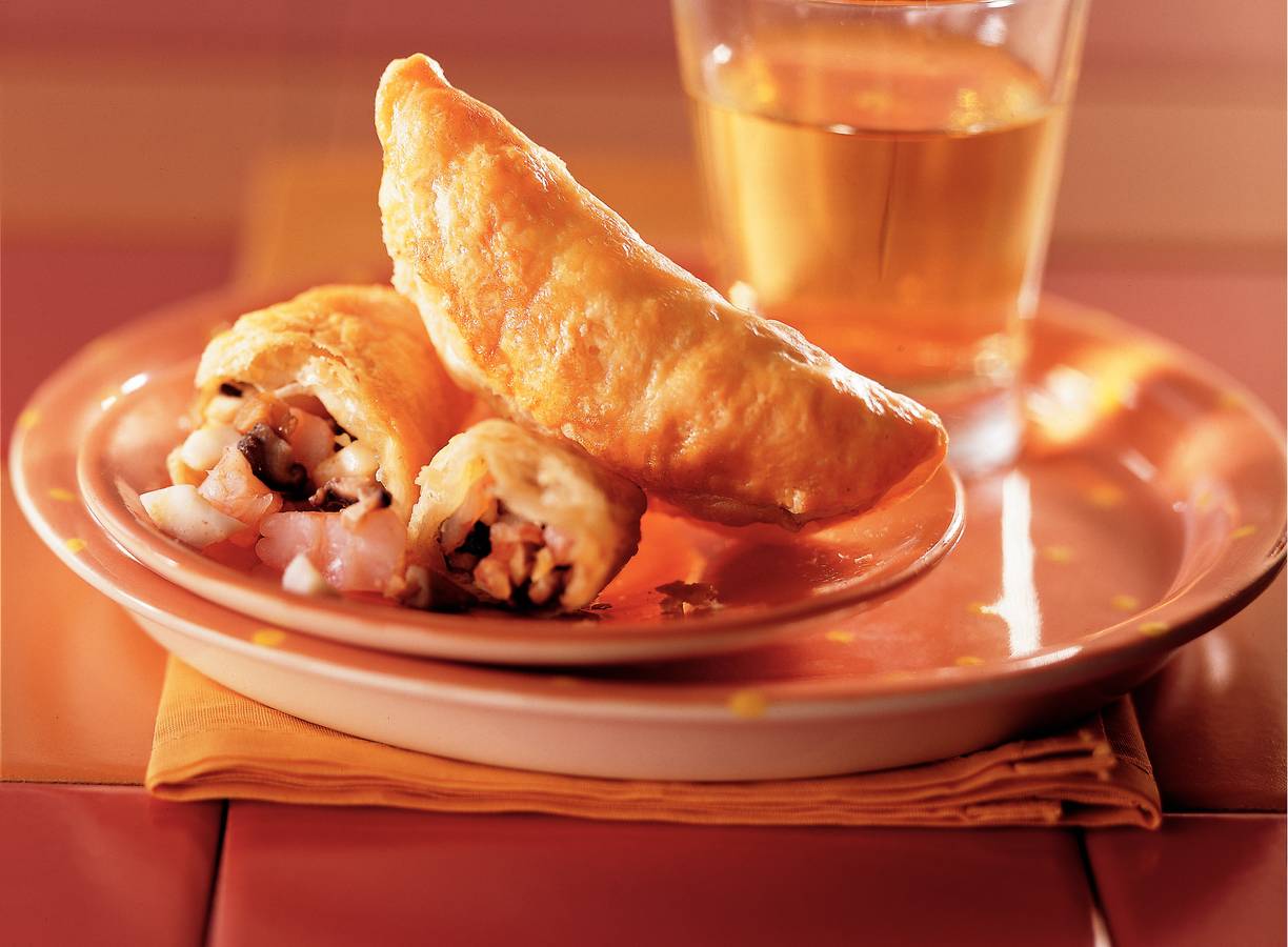 Empanadillas met paddenstoelen en garnalen