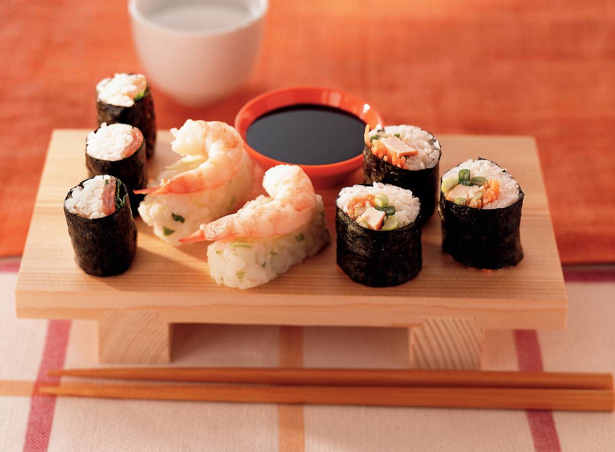 Sushirolletjes met gerookte kip