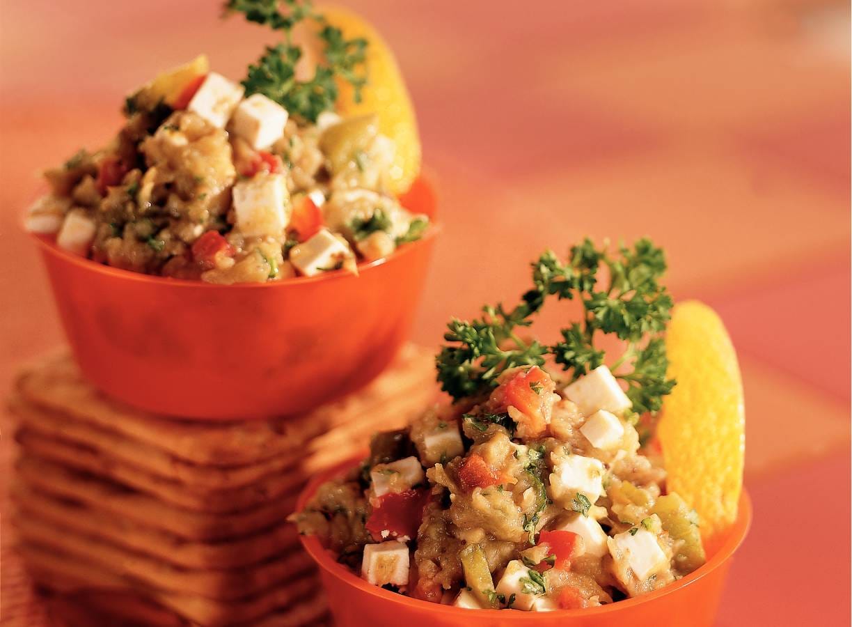 Auberginekaviaar met walnoten en kaas