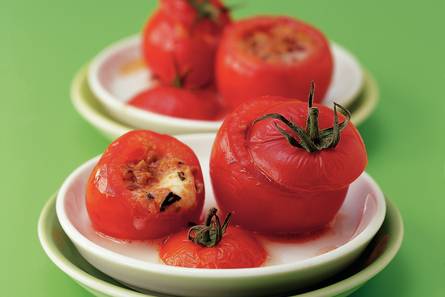 Tomaatjes uit de oven gevuld met mozzarella