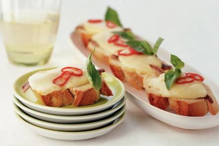 Crostini met ansjovisfilet en port salut