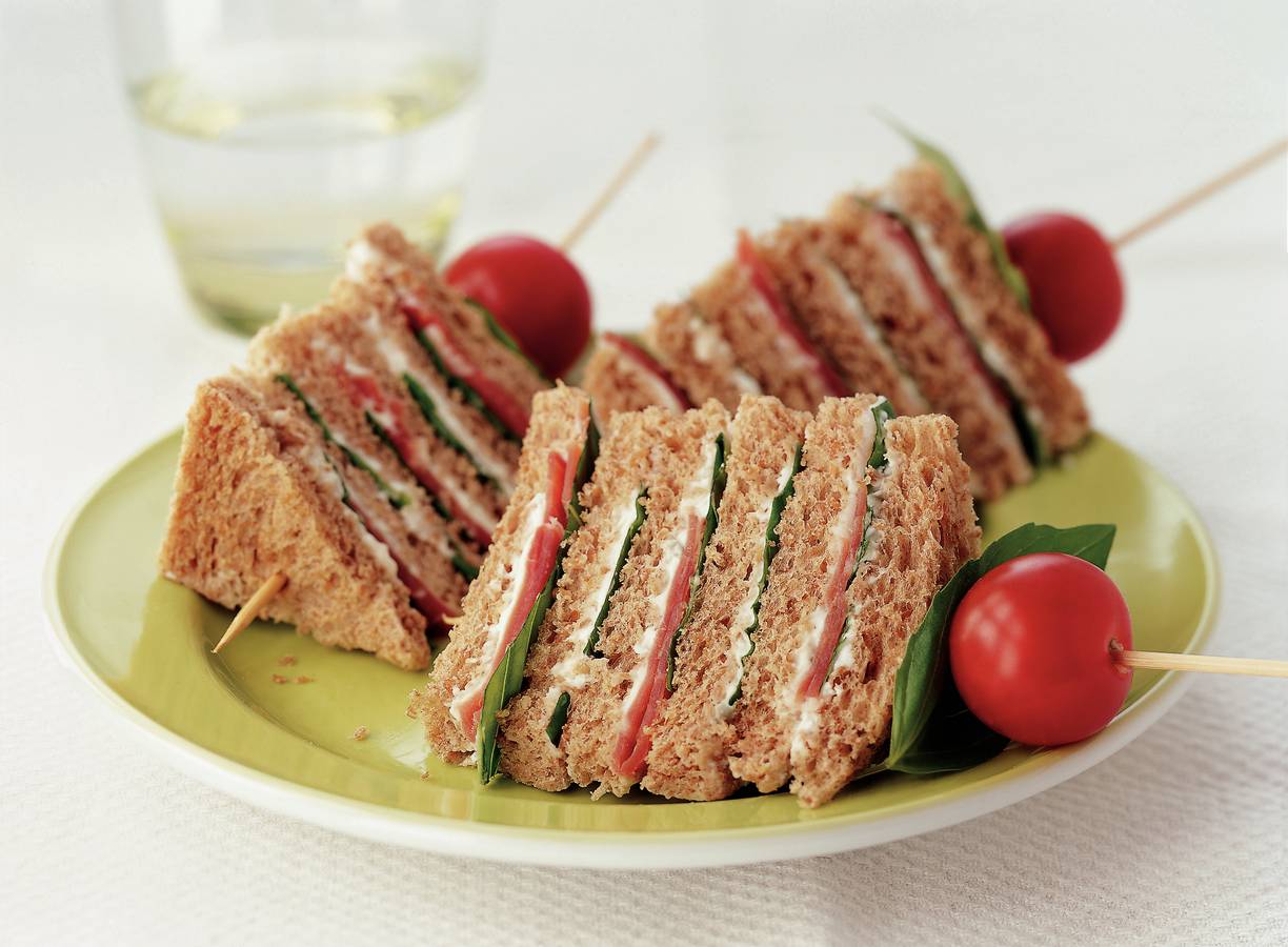 Broodspiesjes met magor en Parmaham