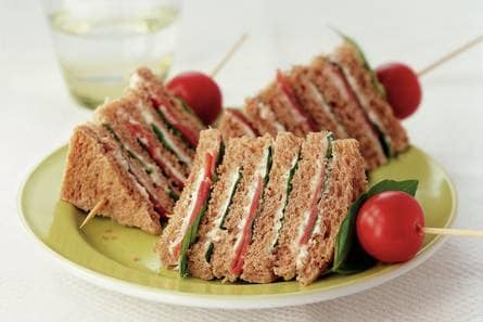 Broodspiesjes met magor en Parmaham