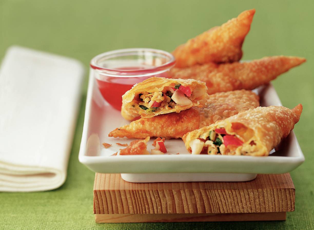 Surimi-samosa's met chilisaus