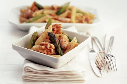 Pastasalade met asperges en kip