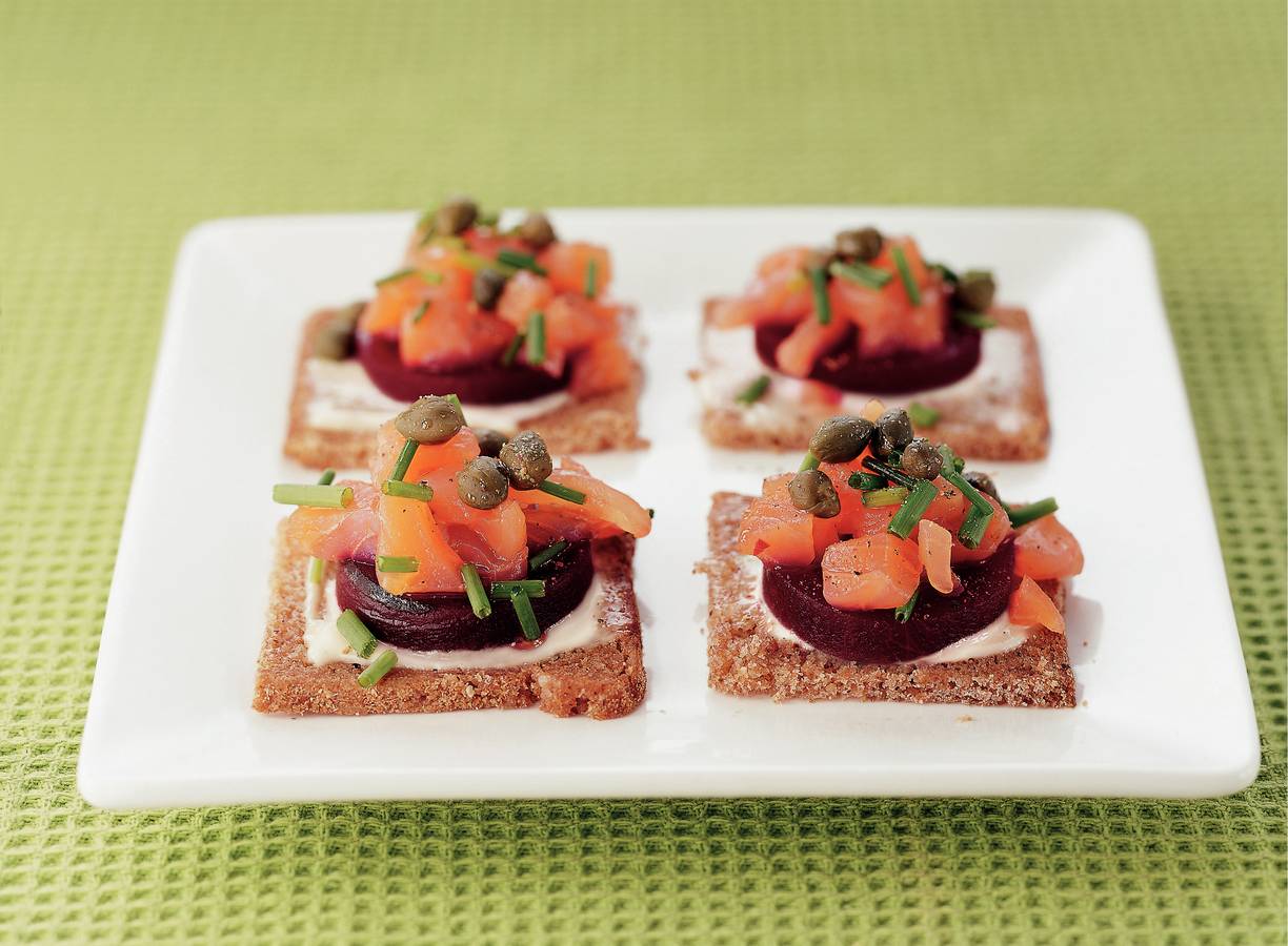 Roggebroodhapje met biet en zalm