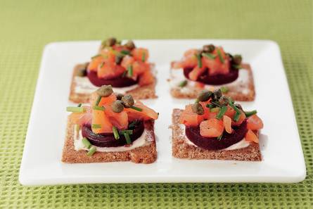 Roggebroodhapje met biet en zalm