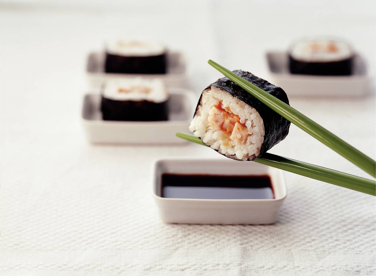 Sushi met gerookte kip