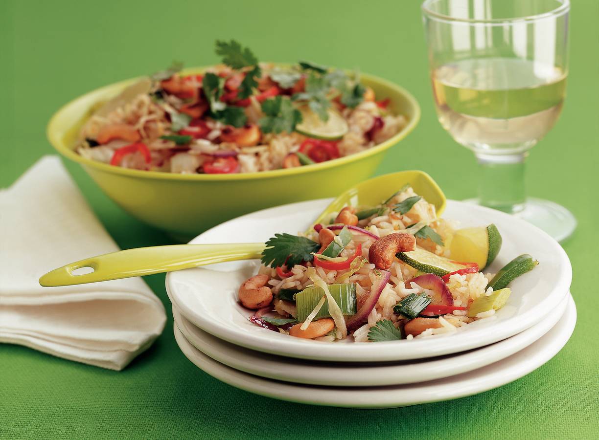 Oosterse rijstsalade met cashewnoten