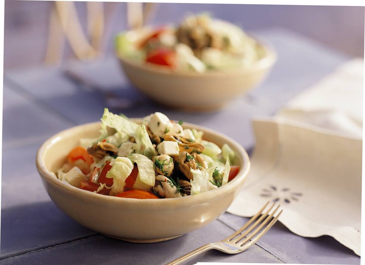 Mosselsalade met witte kaasblokjes