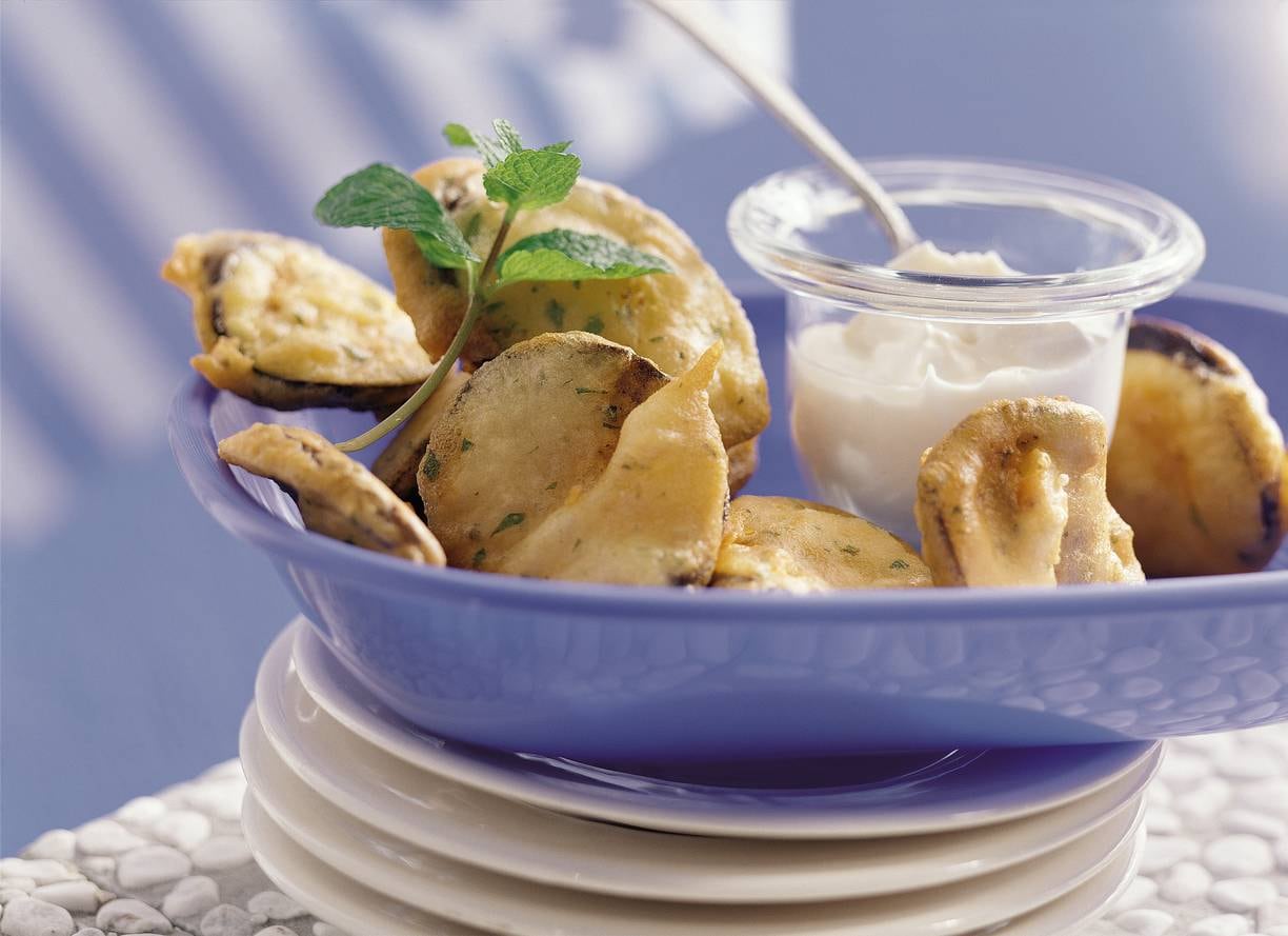 Gefrituurde aubergines met yoghurtsaus