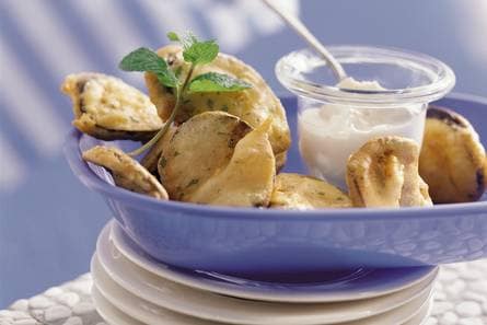 Gefrituurde aubergines met yoghurtsaus