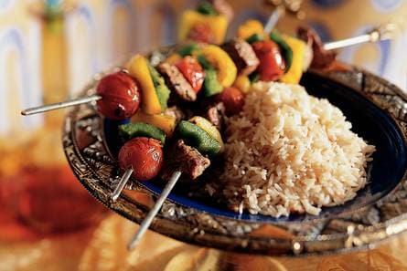 Lamsvleesspiesen met tomaat en paprika