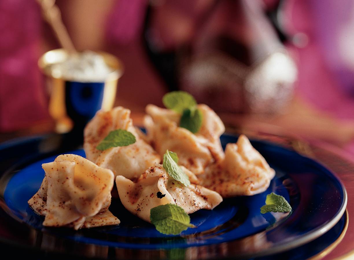 Manti (gevulde pastabuideltjes met yoghurtsaus)