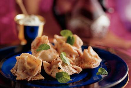 Manti (gevulde pastabuideltjes met yoghurtsaus)