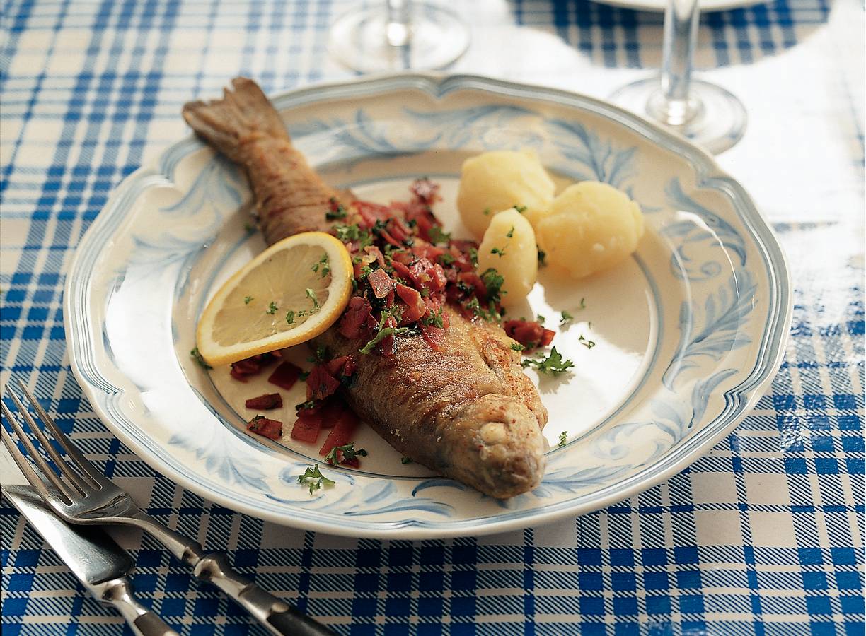 Forel met gedroogde ham