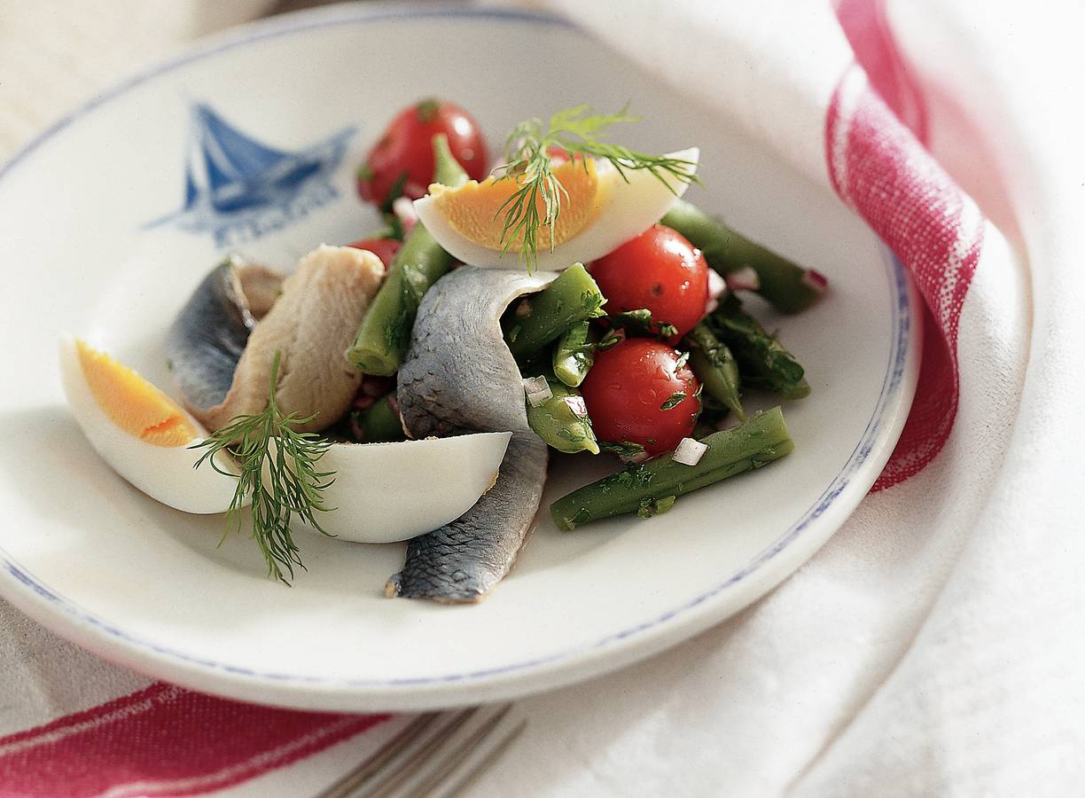 Haringsalade met sperziebonen en een gekookt eitje