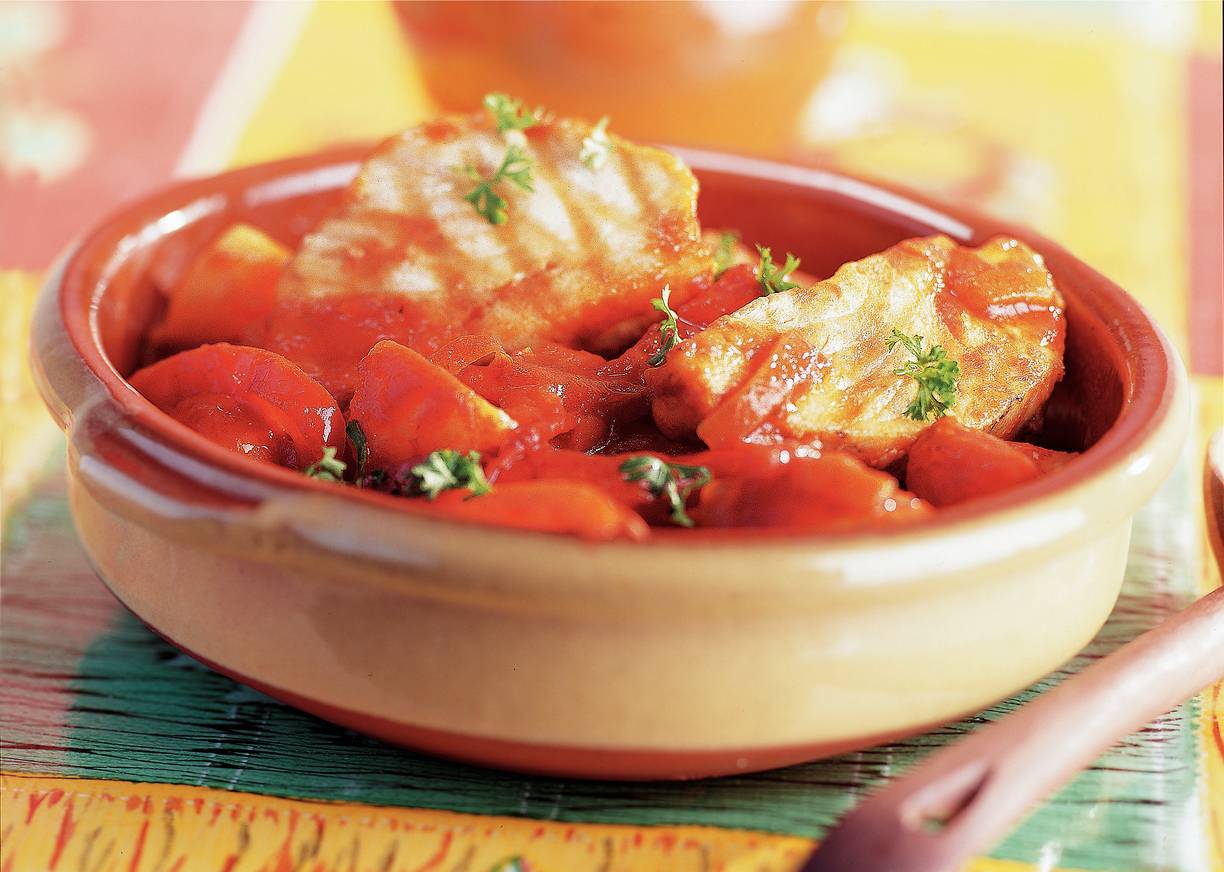 Stoofgerecht met tonijn, aardappel en tomaat