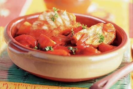 Stoofgerecht met tonijn, aardappel en tomaat