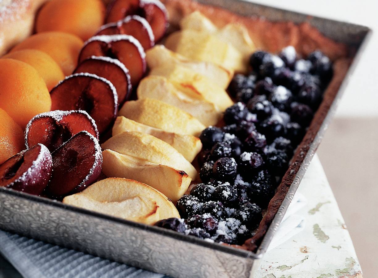 Open vruchtentaart met vier soorten fruit