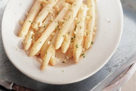 Gemarineerde asperges in riesling