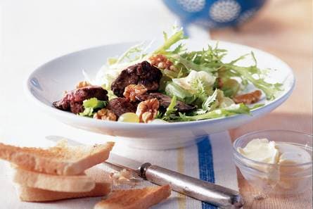 Salade met kippenlevertjes