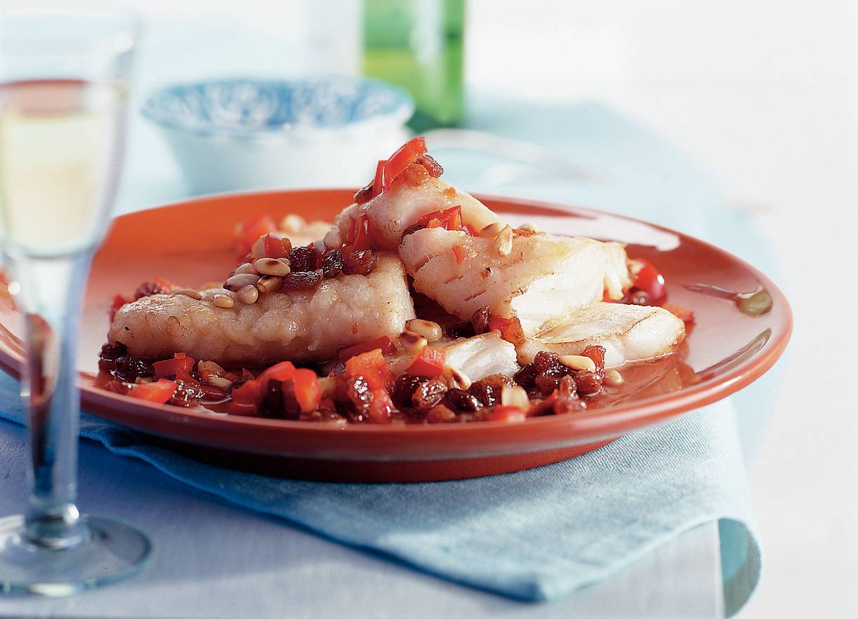 Kabeljauwfilet met rozijnen en pijnboompitten