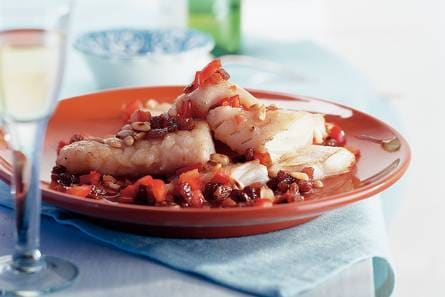 Kabeljauwfilet met rozijnen en pijnboompitten