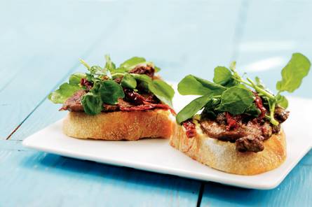 Bruschetta met lamsvlees en citroenmayonaise