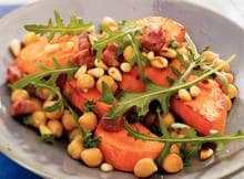 Zoetig door de aardappel, pittig door de spek. En dan ook nog de zachte smaak van kikkererwten... 