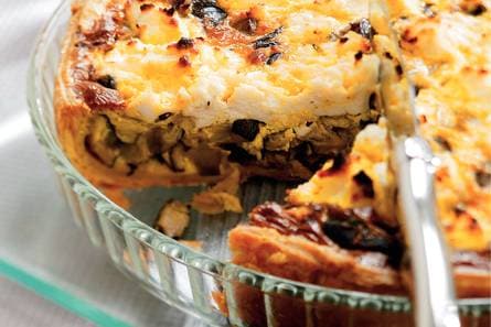 Auberginetaart met shii-take en bosuitjes