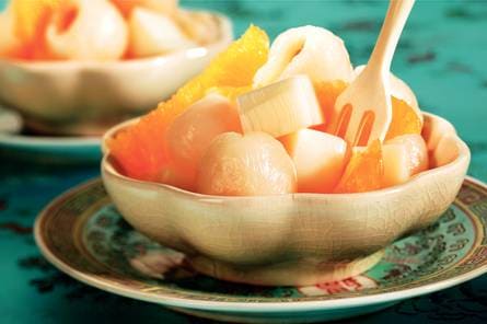 Amandelgelei met sinaasappel en lychees