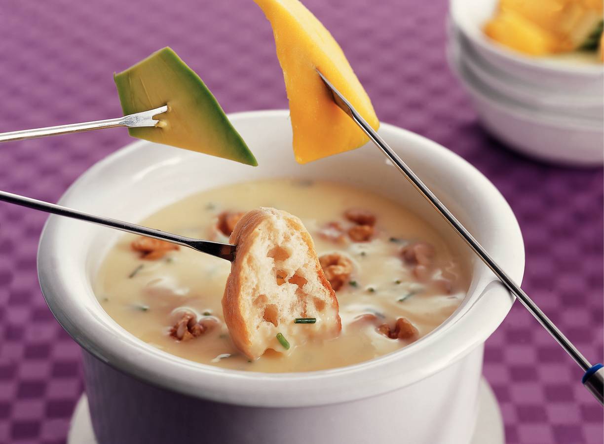 Kaasfondue met walnoten