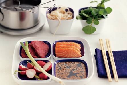 Japanse misobouillonfondue met noedels