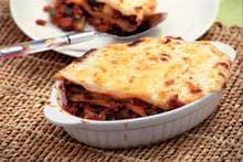 Deze lasagne is één grote verrassing die je laagje voor laagje uitpakt. 