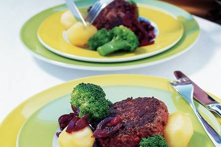Tartaartjes met uien-tomatenjus
