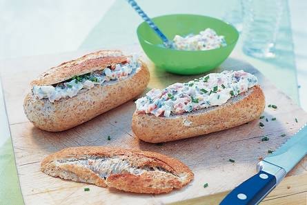 Pistolets met eier-zalmsalade