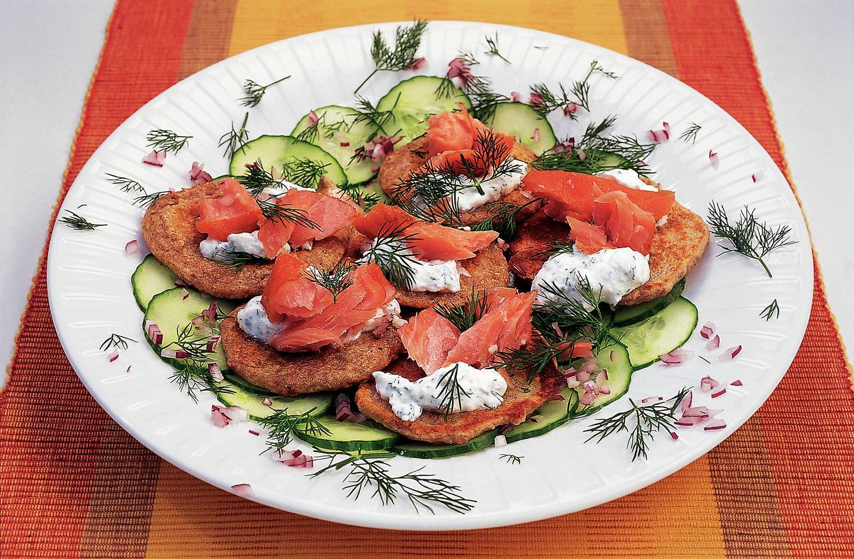 Volkorenblini's met zalm