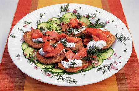 Volkorenblini's met zalm