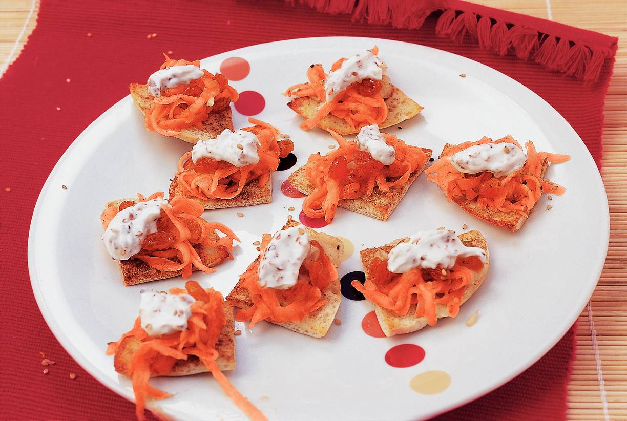 Broodchips met wortel-komijnsalade