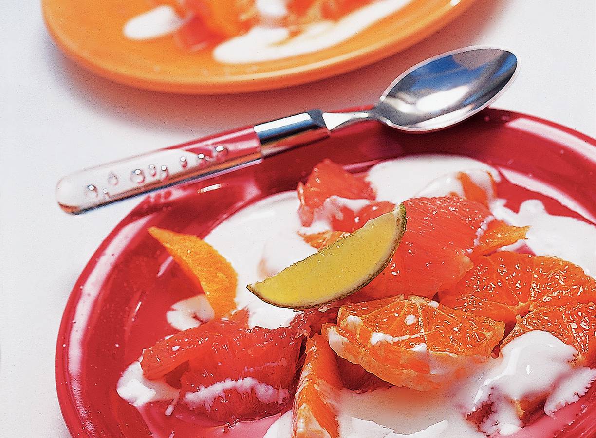 Citrussalade met romige vanilleyoghurt