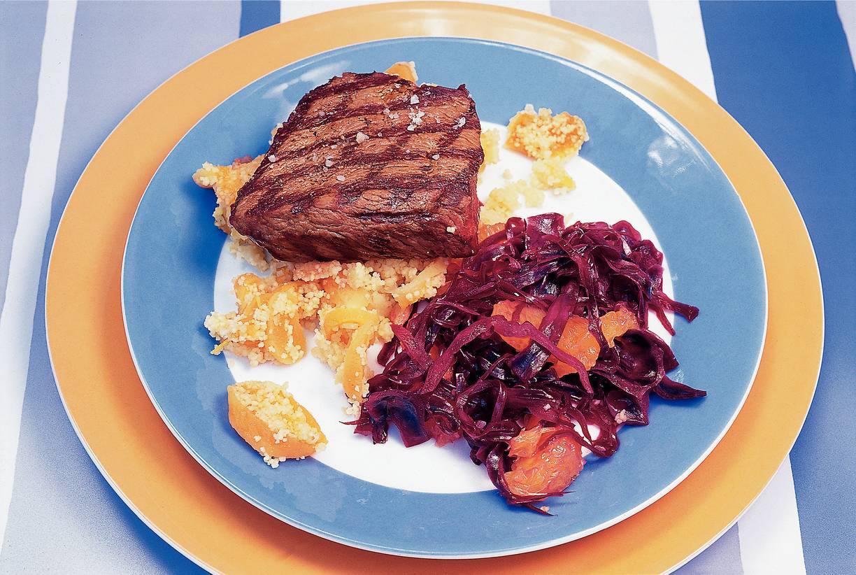 Gegrilde biefstuk met rodekool